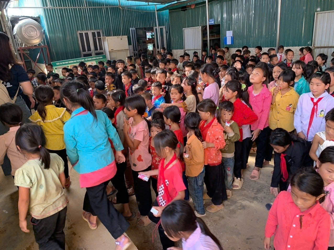 Các em học sinh tại Trường Phổ thông Dân tộc Bán trú Tiểu học Phì Nhừ